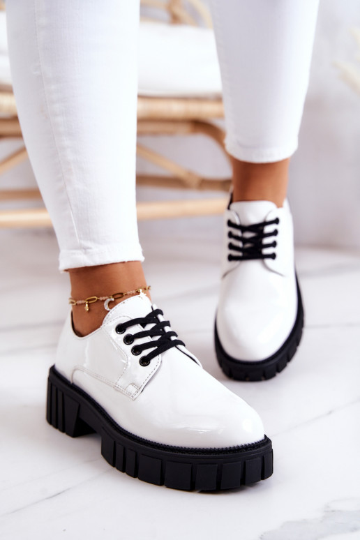 Scarpe alla moda con effetto laccato... Scarpe alla moda con effetto laccato...