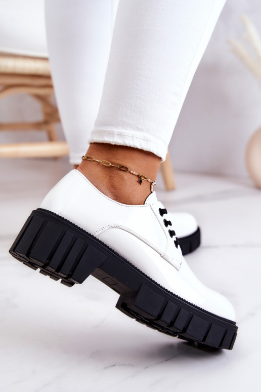 Scarpe alla moda con effetto laccato... Scarpe alla moda con effetto laccato...