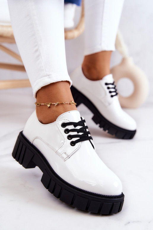 Scarpe alla moda con effetto laccato... Scarpe alla moda con effetto laccato...