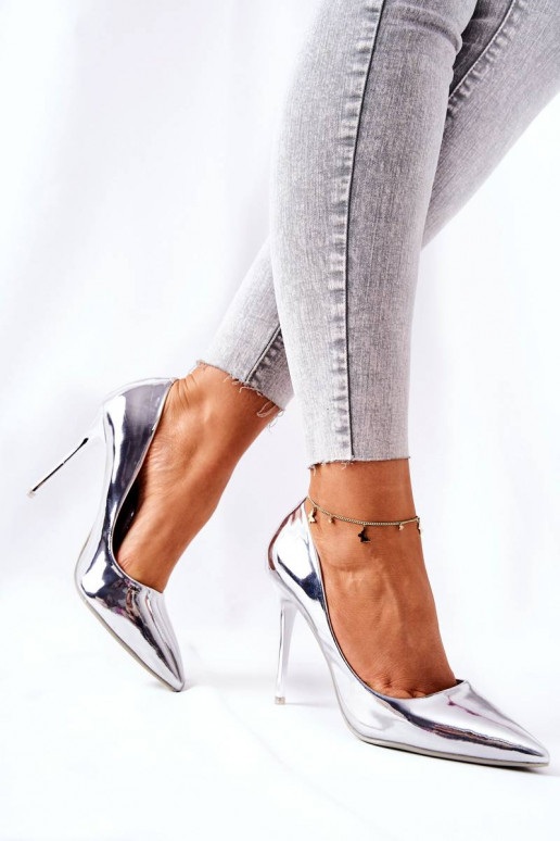 Scarpe con tacco alto effetto specchio dallo stile elegante in colore argento di Adrinnah