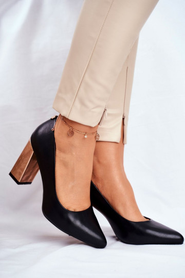 Scarpe dal modello classico...