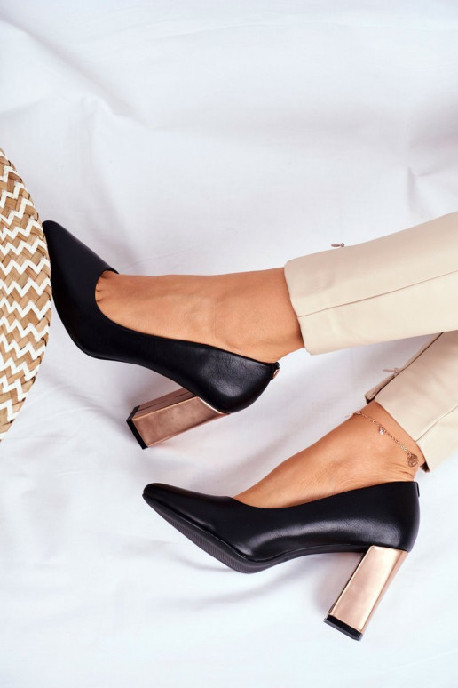 Scarpe dal modello classico con tacco decorato di Sergio Leone