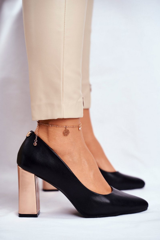 Scarpe dal modello classico con tacco decorato di Sergio Leone