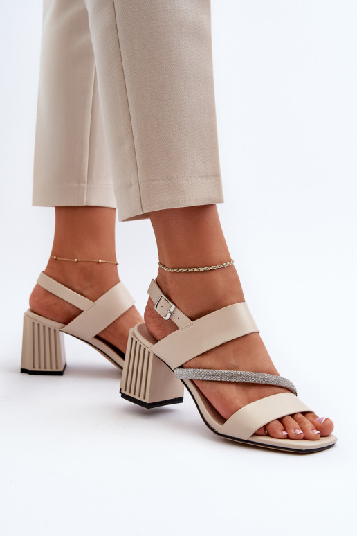 Sandali eleganti con tacco in colore... Sandali eleganti con tacco in colore...