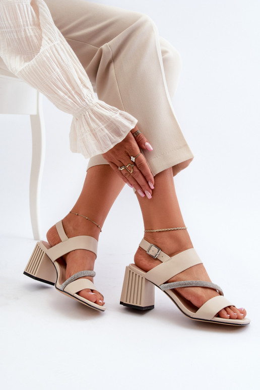 Sandali eleganti con tacco in colore... Sandali eleganti con tacco in colore...