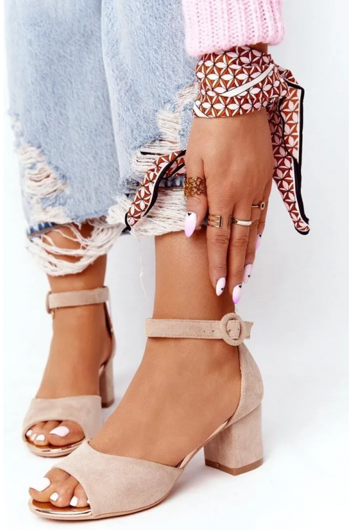 Sandali da donna con tacco beige Vinceza