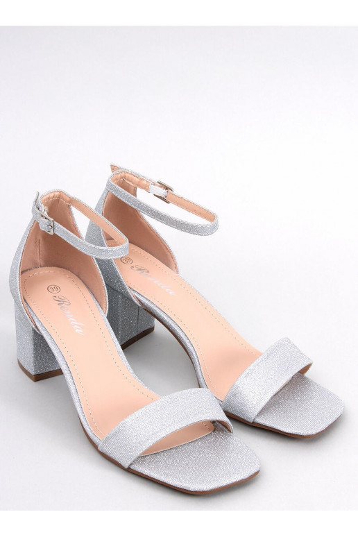 Scarpe lucide in colore grigio