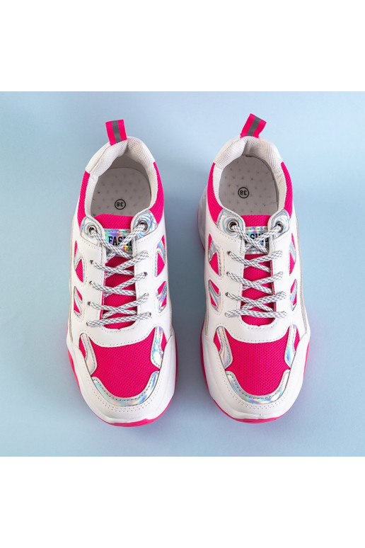 Scarpe modello sneakers in vari... Scarpe modello sneakers in vari...