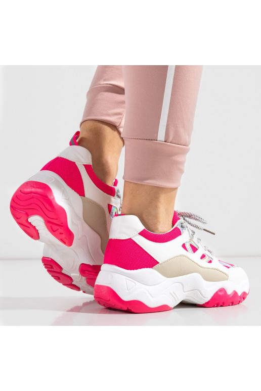 Scarpe modello sneakers in vari... Scarpe modello sneakers in vari...