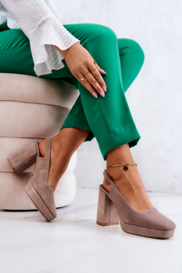 Scarpe in camoscio beige