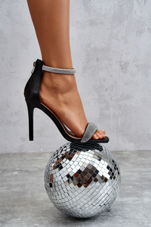 Stile elegante sandali con tacchi sottili colore nero Patricio Stile elegante sandali con tacchi sottili colore nero Patricio