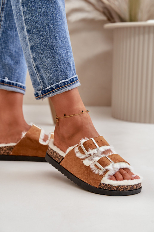 Femminile Pantofole Pantofole con fibbie e una pelliccia colore marrone Ezilena Femminile Pantofole Pantofole con fibbie e una pelliccia colore marrone Ezilena