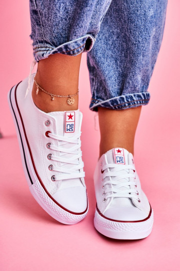 Scarpe per il tempo libero modello classico di colore bianco con decoro rosso Ecoma