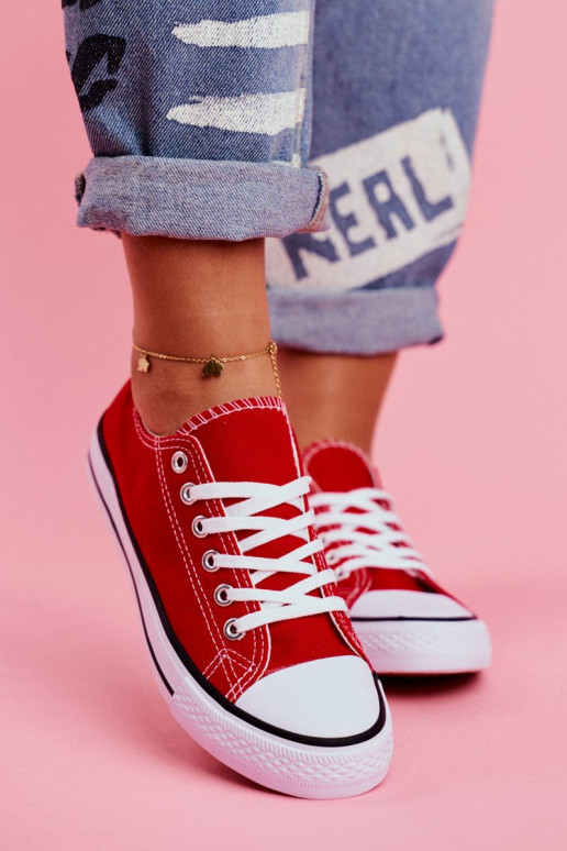 Scarpe casual rosse del modello classico Scarpe casual rosse del modello classico