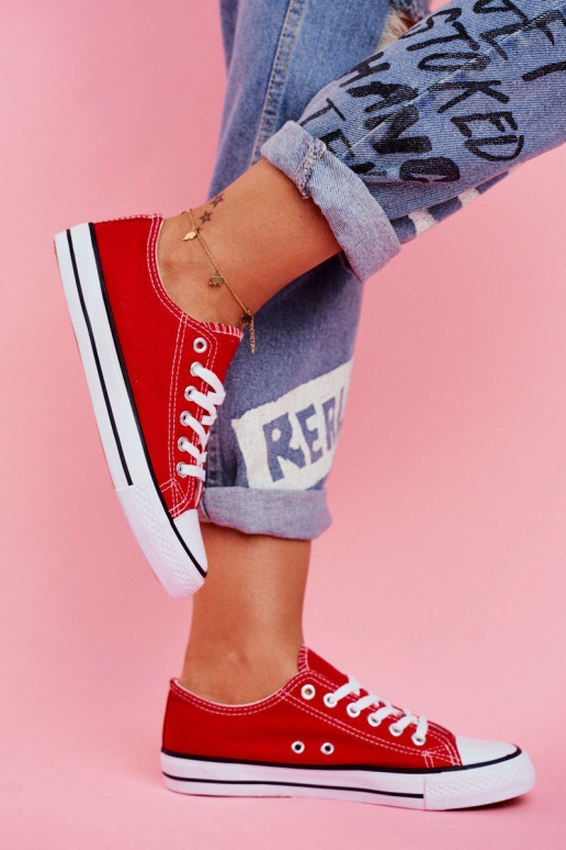 Scarpe casual rosse del modello classico Scarpe casual rosse del modello classico