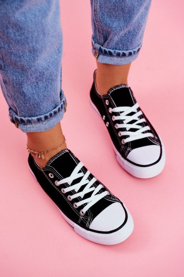 Scarpe casual modello classico di colore nero con suola bianca 2