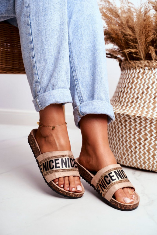 Pantofole con occhielli scintillanti colore beige Be Nice Pantofole con occhielli scintillanti colore beige Be Nice