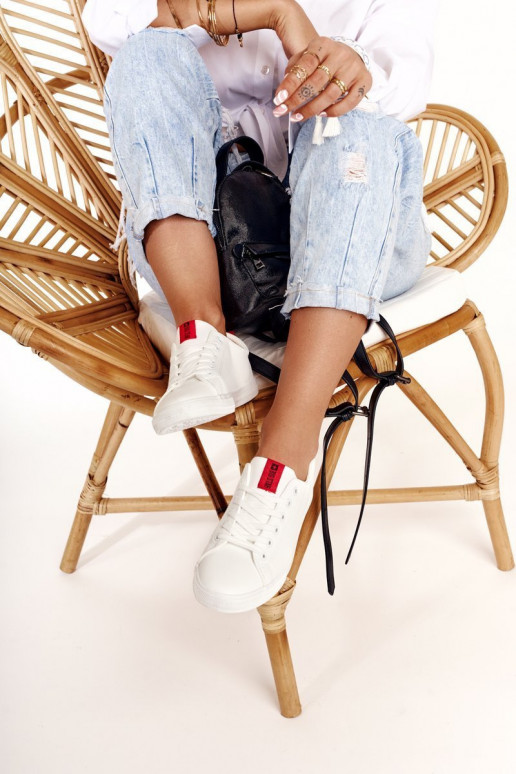 Sneakers in pelle naturale con strisce decorative BIG STAR DD274685 colore bianco Sneakers in pelle naturale con strisce decorative BIG STAR DD274685 colore bianco