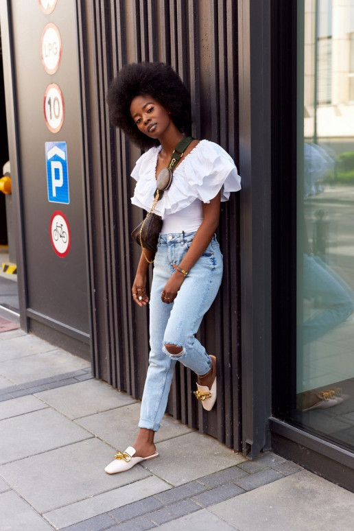 Sandali Call On Me con catena in beige