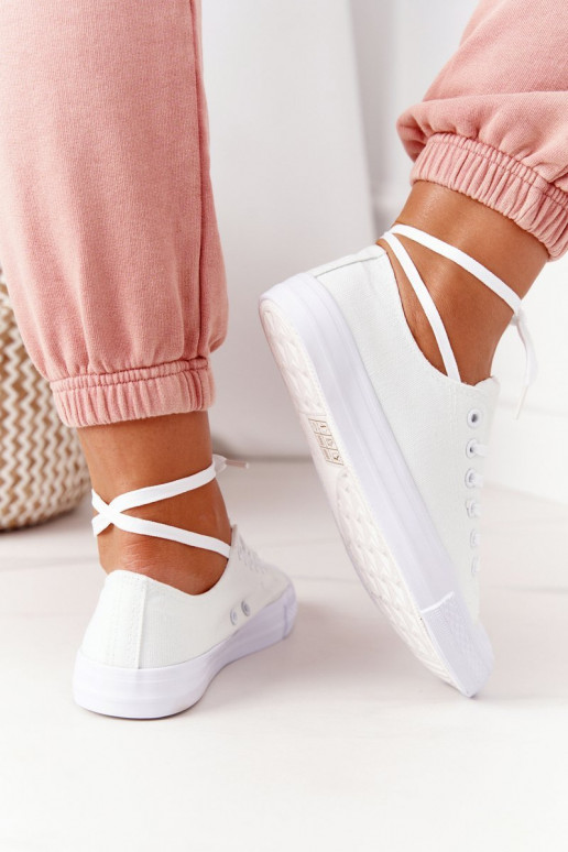 Scarpe casual modello classico in colore bianco Scarpe casual modello classico in colore bianco