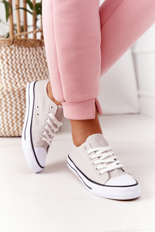 Scarpe casual del modello classico in colore grigio Scarpe casual del modello classico in colore grigio