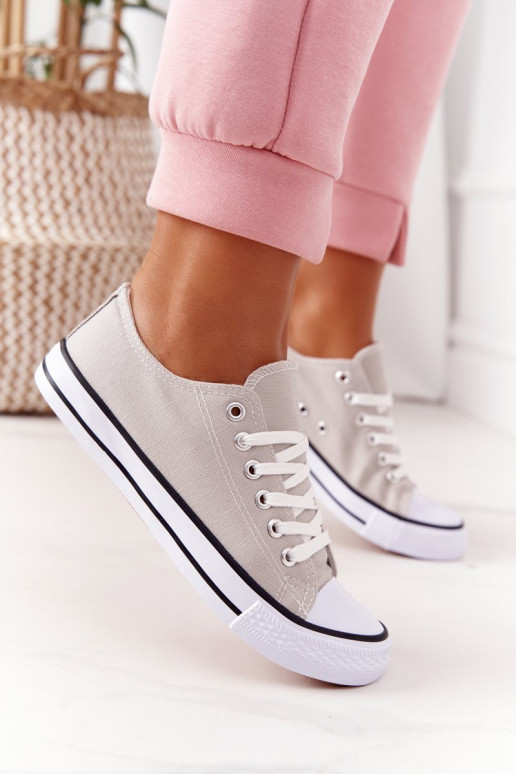 Scarpe casual del modello classico in colore grigio Scarpe casual del modello classico in colore grigio