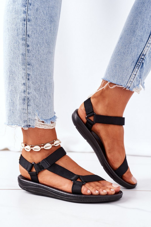 Sandali da donna in stile sportivo con chiusure adesive in colore nero Vilari