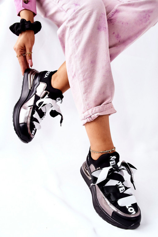 Scarpe stile sportivo Scarpe modello sneakers Colore nero e argento Dexla Scarpe stile sportivo Scarpe modello sneakers Colore nero e argento Dexla