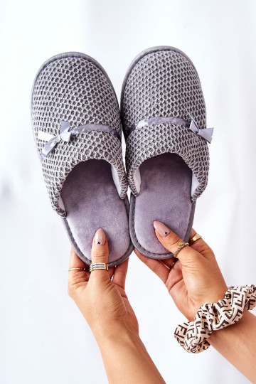 Pantofole con nastri colore grigio Evira