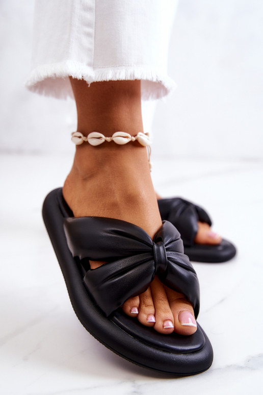 Pantofole alla moda in colore nero Savirra