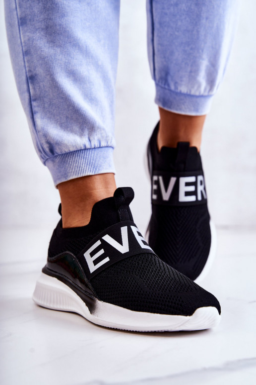 Scarpe sportive Loran di un modello sorprendente in colore nero Scarpe sportive Loran di un modello sorprendente in colore nero