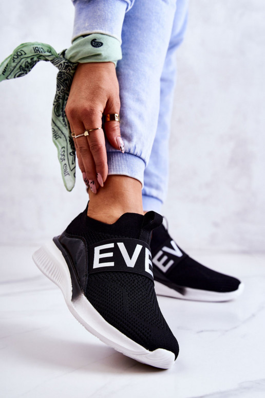 Scarpe sportive Loran di un modello sorprendente in colore nero Scarpe sportive Loran di un modello sorprendente in colore nero