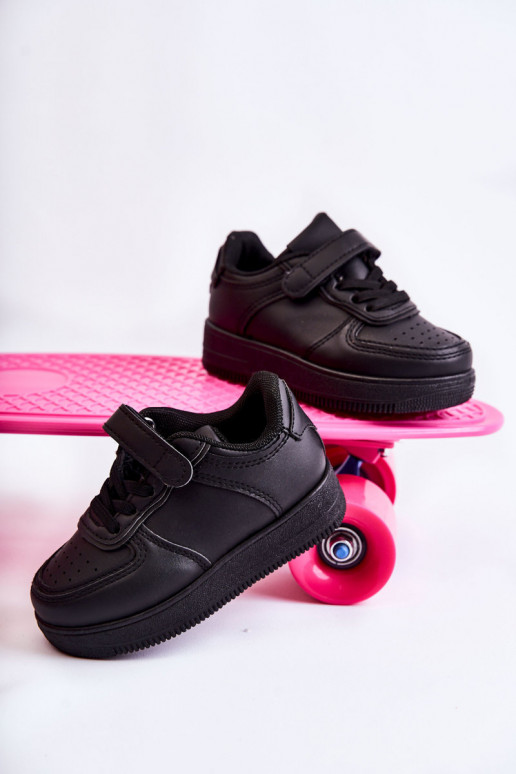 Scarpe sportive per bambini con chiusure adesive in colore nero Elike