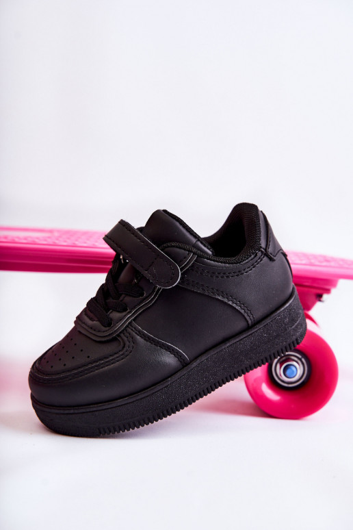 Scarpe sportive per bambini con chiusure adesive in colore nero Elike