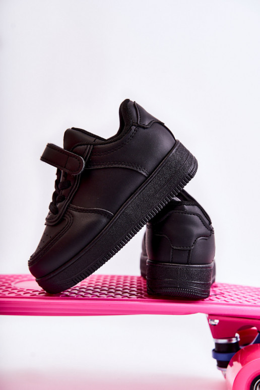 Scarpe sportive per bambini con chiusure adesive in colore nero Elike
