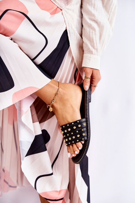 Pantofole in pelle con ornamenti in colore nero Brien Pantofole in pelle con ornamenti in colore nero Brien