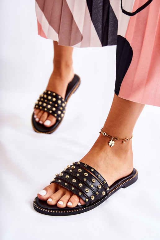 Pantofole in pelle con ornamenti in colore nero Brien Pantofole in pelle con ornamenti in colore nero Brien