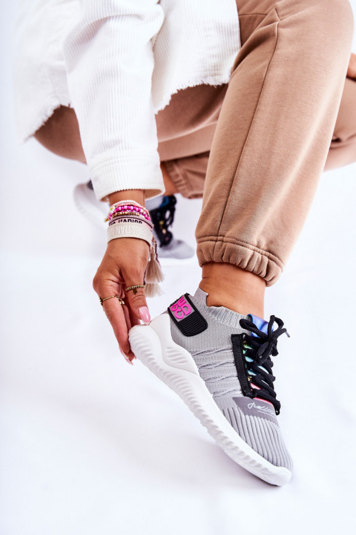 Scarpe Klayra del modello sneaker in colore grigio Scarpe Klayra del modello sneaker in colore grigio