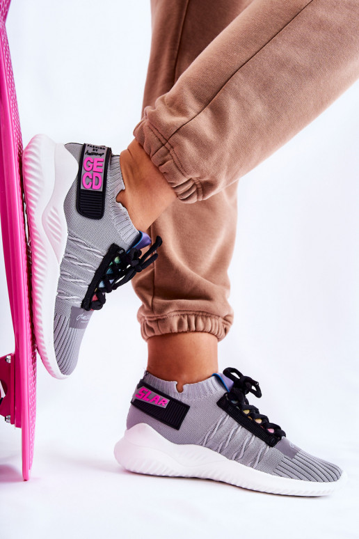 Scarpe Klayra del modello sneaker in colore grigio Scarpe Klayra del modello sneaker in colore grigio