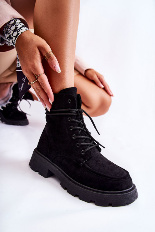 Stivali realizzati in pelle scamosciata con cinturini nel colore nero Vanita