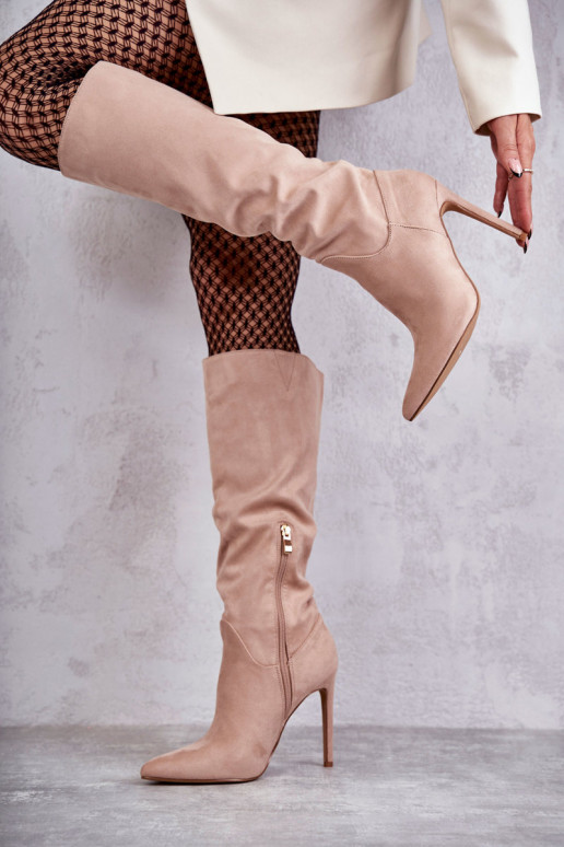 Stivali lunghi Ameya in pelle scamosciata modello classico con tacco sottile in colore beige