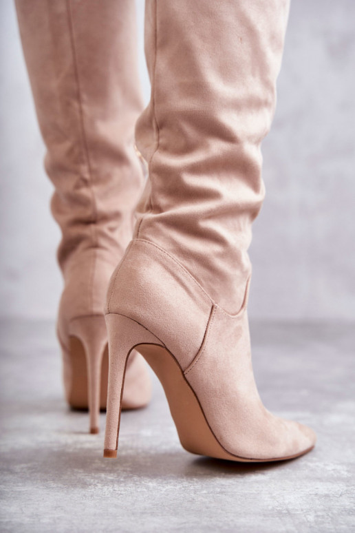 Stivali lunghi Ameya in pelle scamosciata modello classico con tacco sottile in colore beige