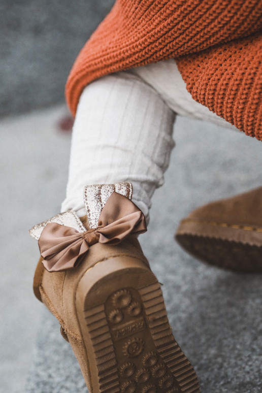 Doposci riscaldati per bambini con nastri in colore marrone Meriva Doposci riscaldati per bambini con nastri in colore marrone Meriva