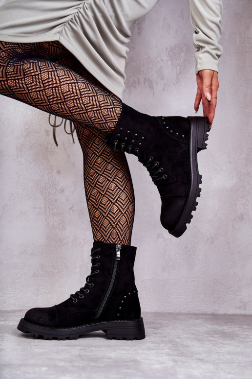 Stivali realizzati in pelle scamosciata con rivetti in colore nero Palmira Stivali realizzati in pelle scamosciata con rivetti in colore nero Palmira