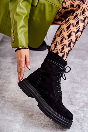 Stivali realizzati in pelle scamosciata con cinturini in colore nero Afra 2