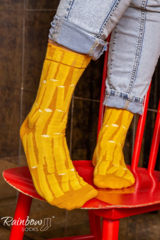 2 paia di calzini colorati in una scatola