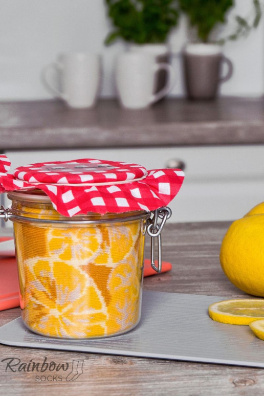 2 paia di calzini colorati in una scatola