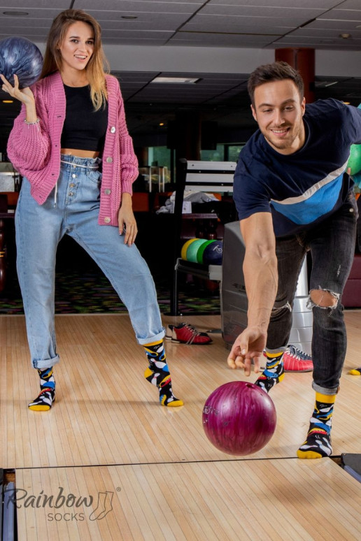 3 paia di calzini colorati in una scatola