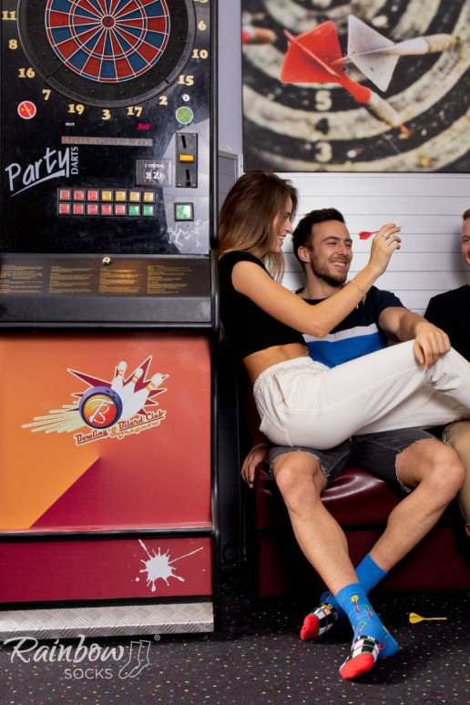 3 paia di calzini colorati in una scatola