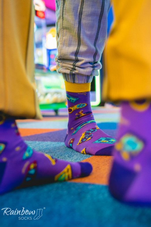 2 paia di calzini colorati in una scatola 2 paia di calzini colorati in una scatola